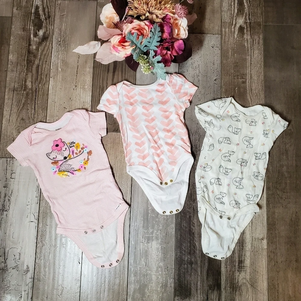 Gerber Baby Girl Pink and White Fox Onesies Bundle Size 6-9m 100% Cotton